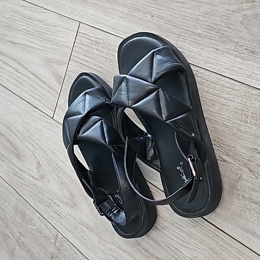 Sandals - Picture 3 of 4